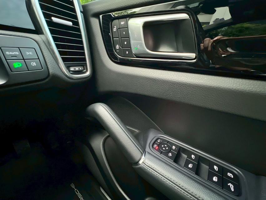 Porsche Cayenne E-Hybrid Coupe 2022Mileage 59,000 Km. 14