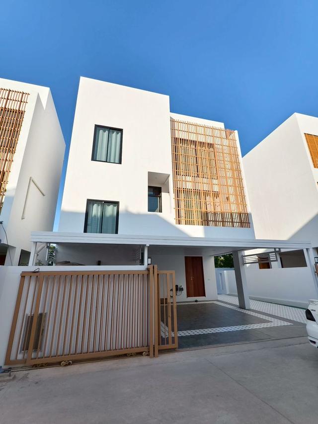 🌊 ให้เช่า Pool Villa 3 ชั้น 3 นอน 4 น้ำ 40,000.-/เดือน สวยหรูพร้อมอยู่ (No Pets) ✨ 1