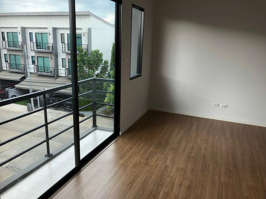 ขายบ้านกลางเมือง รามอินทรา  - วัชรพล บ้านเลขที่  9/71 ตั้งอยู่หัวมุมซอย 4 ทาวน์โฮม / Home Office 3 ชั้น  ยังไม่เคยมาอยู่อาศัย 15
