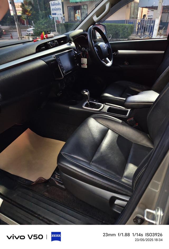 Toyota Hilux Revo ยกสูง 4 ประตูสีบรอนซ์ ดีเซล เกียร์ออโต้ 8