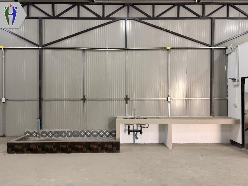 ให้เช่า โกดัง ขายของ ออฟฟิศ หรือ เปิดร้านได้ ถนนเลียบทางรถไฟ นาเกลือ - โกดังให้เช่า หน้ากว้าง 15 เมตร สูง 5 เมตร  พื้นที่ : 220 ตรม.  - 1 ชั้น สามารถท 8