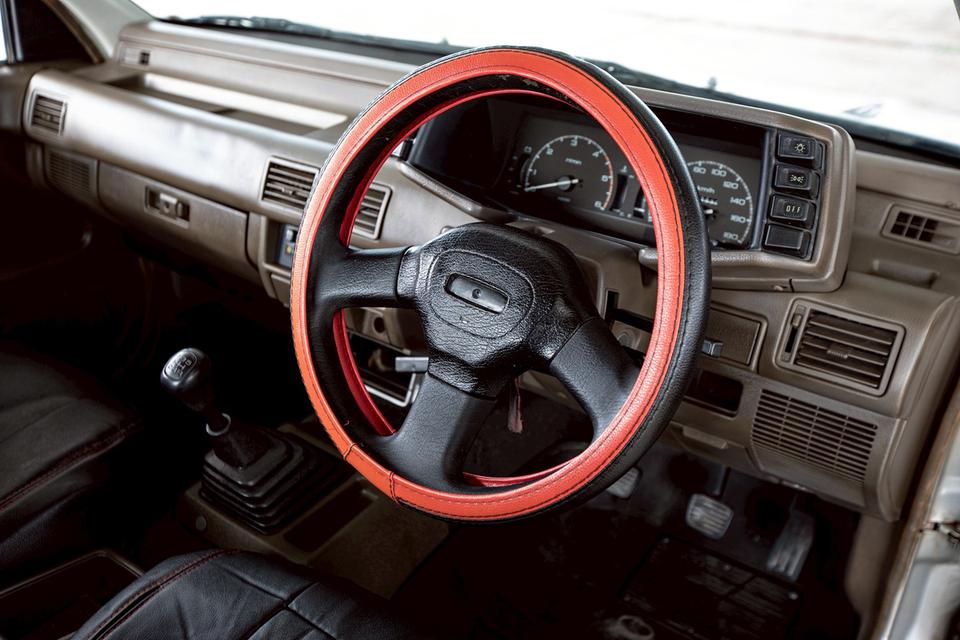 Isuzu Space Cab 2.5L ดีเซล ปี 1993 สีเทา เกียร์ธรรดา  12
