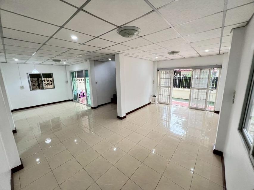 ขายบ้านเดี่ยวรีโนเวท หมู่บ้านทวีทอง 3 เพชรเกษม 69 พร้อมเข้าอยู่ เดินทางสะดวก ใกล้ MRT หลักสอง  4