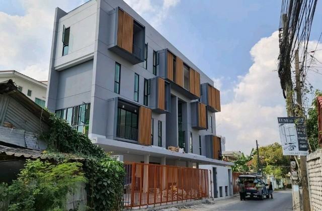 ให้เช่า Home office 4 ชั้น n modern ซอยรัชดา 32 ใกล้รถไฟฟ้า mrt จอดรถได้ 4คัน ใกล้แยกรัชดา ลาดพร้าว เซ็นทรัลลาดพร้าว รัชโยธิน 1