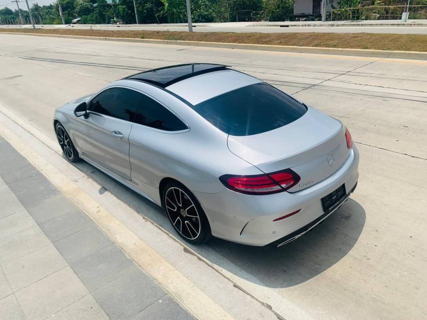 MERCEDES-BENZ C200 AMG DYNAMIC COUPE W205 FACELIFT ปี 2019 สีเงิน  4