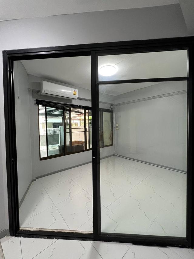 ให้เช่าทาวโฮม2ชั้นใกล้โรงเรียนนานาชาติเอกมัย ใกล้ห้าง Donki mall thonglor-ekamai ระยะประมาณ 1 กิโลเมตร จดทะเบียนบริษัทได 6