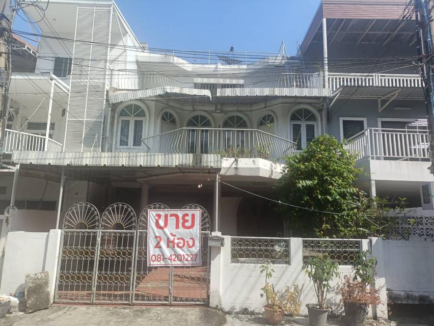 ขายทาวน์เฮ้าส์2ห้อง40ตร.ว.ใกล้BTSเพียง300ม. 1