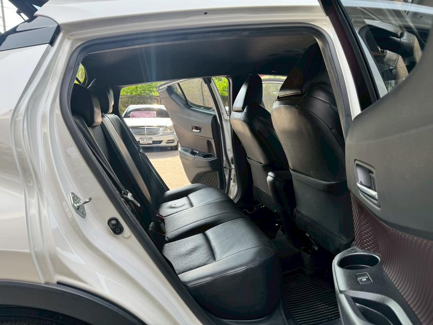 ขายรถ Toyota C-HR 1.8 Mid ปี 2019 สีขาว เกียร์ออโต้ 10