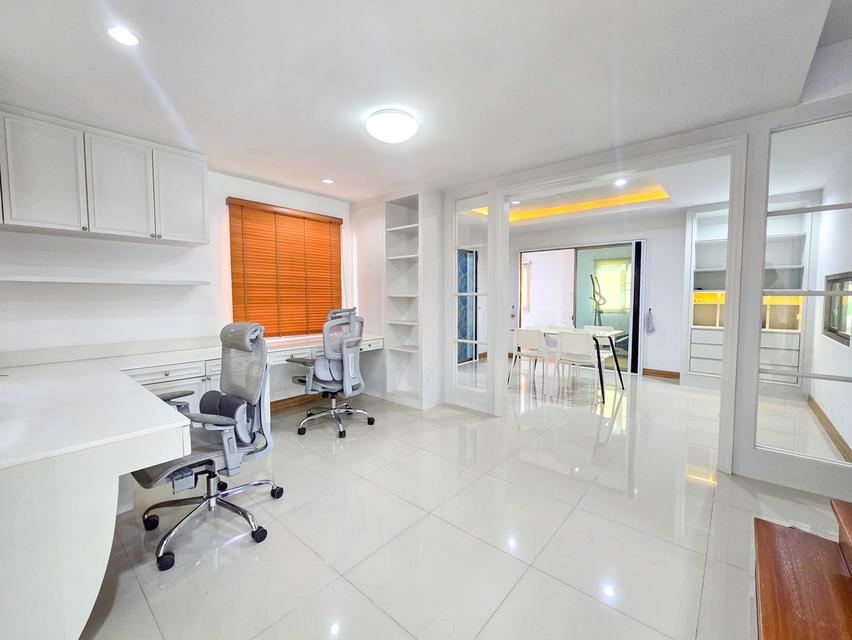 ให้เช่า บ้านเดี่ยว 2 ชั้น หมู่บ้าน เฮ้าส์ ออฟ เดอะ คานารี่ – สวนเสือศรีราชา บ้านสวย เฟอร์นิเจอร์บิ้วอิน พร้อมเครื่องใช้ไฟฟ้าครบ จอดรถได้ 2 คัน พร้อมเข 4