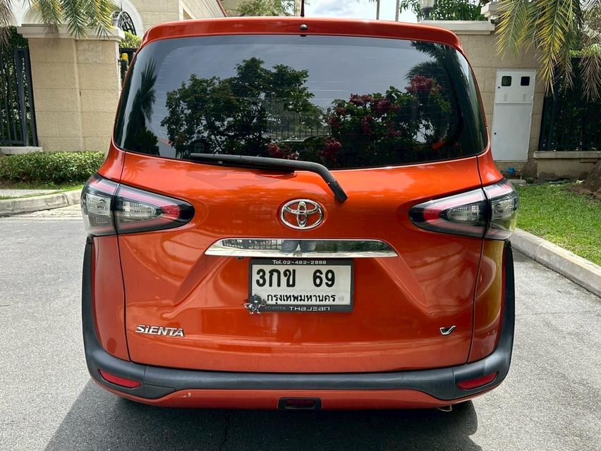 Toyota Sienta Model V 1.5V Dual VVTi / 7AT CVT  9