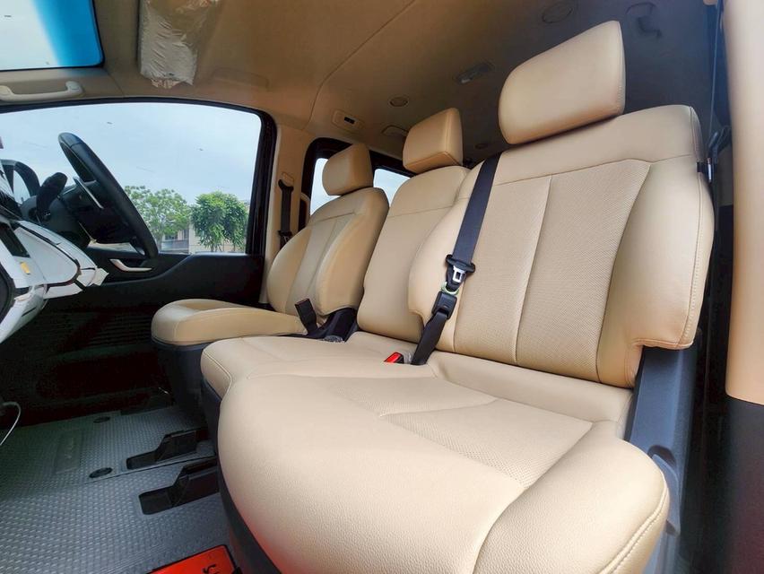 รหัสรถ PEAT550 🚐🚙HYUNDAI STARIA S ประตูไฟฟ้าคู่ สีดำ ภายในเบจ ปี 2 12