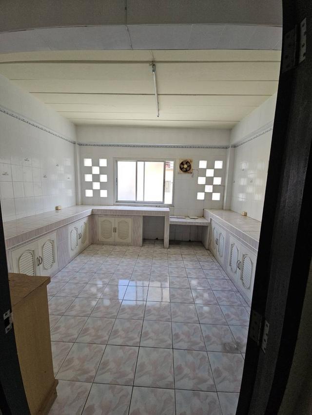 ให้เช่าอาคารพาณิชย์ 4 ชั้นมีดาดฟ้าต่างหาก ติดกับ กศน. ตรงข้ามสวนสาธารณะและสนามกีฬา มีที่จอดรถ ราคา 15,000 ต่อเดือน สนใจติดต่อคุณเก๋ง 0813567891 6