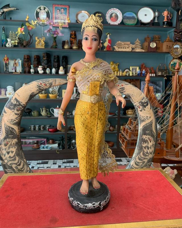 รูปปั้นงานไม้เก่า เนื้อเรซิน 5