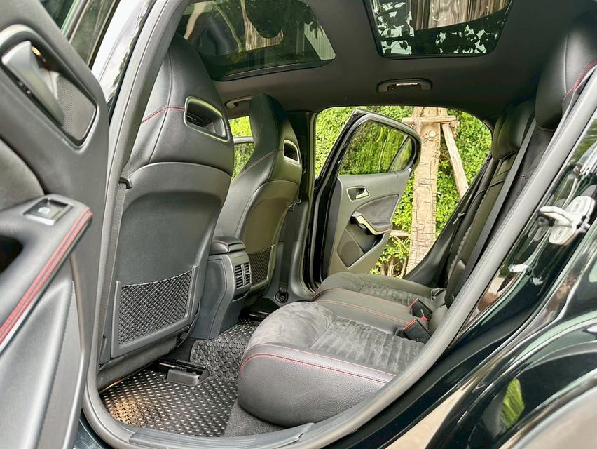 BENZ GLA250 AMG Dynamic 2017จด18 รถบ้านมือเดียวป้ายแดง สีเดิมทั้งคัน เข้าศูนย์ตลอด ใบเสร็จครบทุกระยะ 11