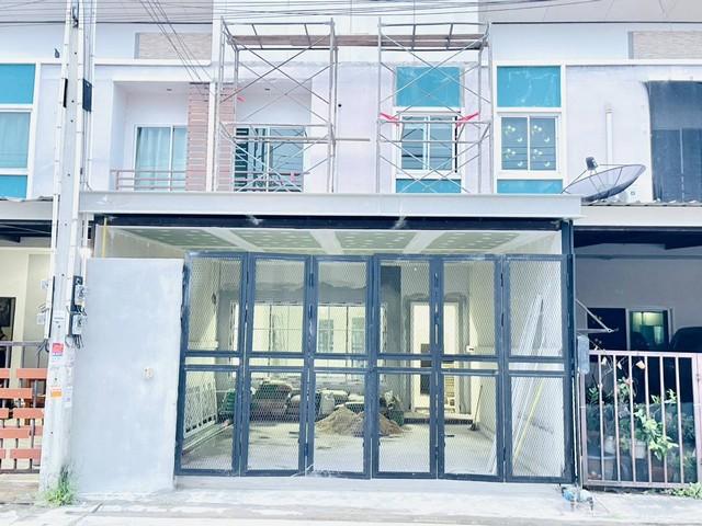 บ้านสไตล์โมเดิร์นเรียบหรู หมู่บ้านหนองตำลึงอมตะชลบุรี ทาวน์โฮม 2 ชั้น 20 ตรว 3 ห้องนอน 2 ห้องน้ำ ???? 2 ที่จอดรถ 1 โถงให 1