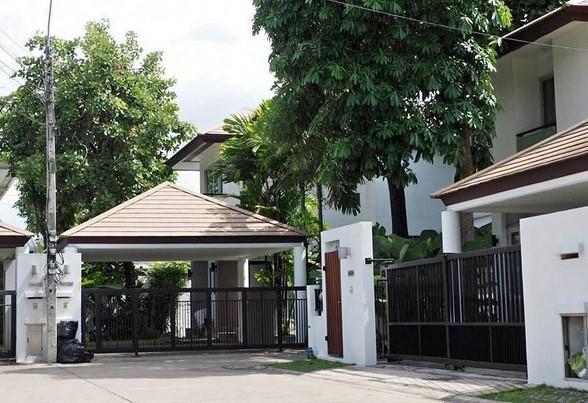 MHR210 ปล่อยเช่าบ้านเดี่ยวเลียบด่วน 84.5 ตร.ว. 4 นอน 5 น้ำ มีห้องแม่บ้านแยก เฟอร์ฯ แน่นเครื่องใช้ไฟฟ้าครบ พร้อมเข้าอยู่ทันที 1
