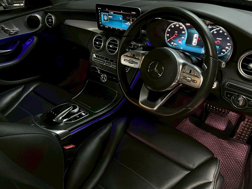 Mercedes-Benz C300e AMG Dynamic Sedan 6