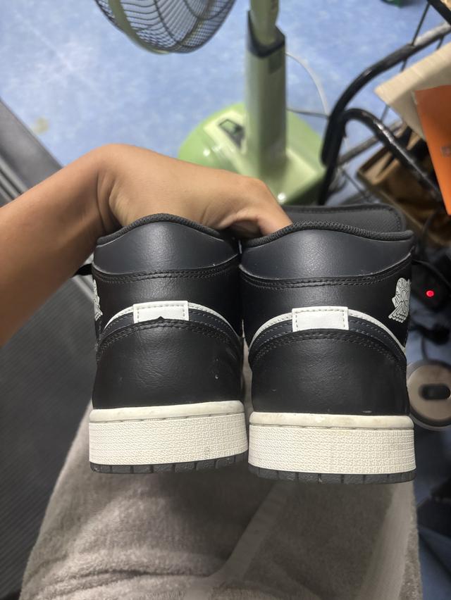 รองเท้าNike Air Jordan 1 Mid (Black/White) รูปที่ 4