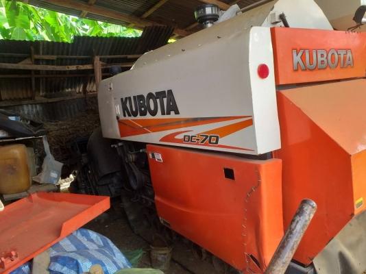 ขายรถเกี่ยวข้าวKUBOTA DC70 ปี 57