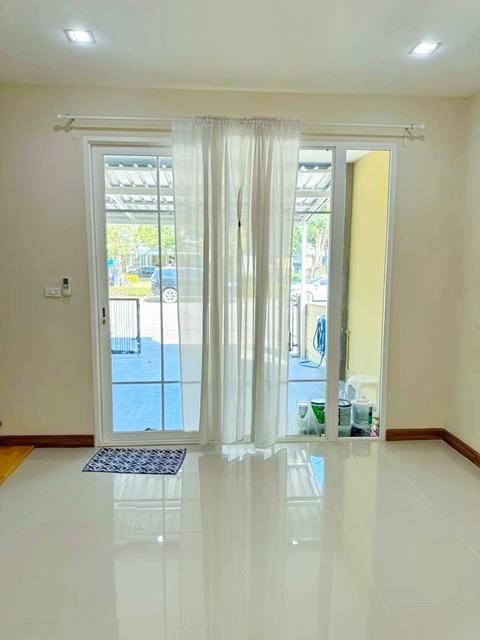 ให้เช่าทาวน์โฮม 2 ชั้น 4 นอน ฟิวเจอร์-รังสิตคลอง3 ตลาดคลองสาม 800 ม. 3 น้ำ 20 ตร.วา.ตลาดไท 3กม. ตลาดไอยรา 2.8กม. 8