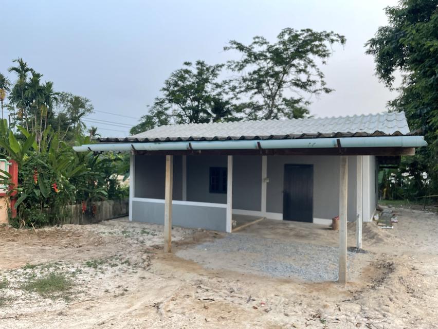 บ้านพร้อมที่ดิน 2แปลง ข้างทางเข้านิคมโรจนะบ้านค่าย