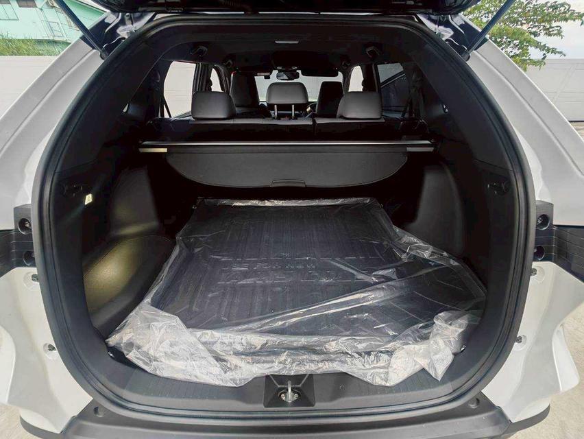 2025 TOYOTA YARIS CROSS HEV PREMIUM 13