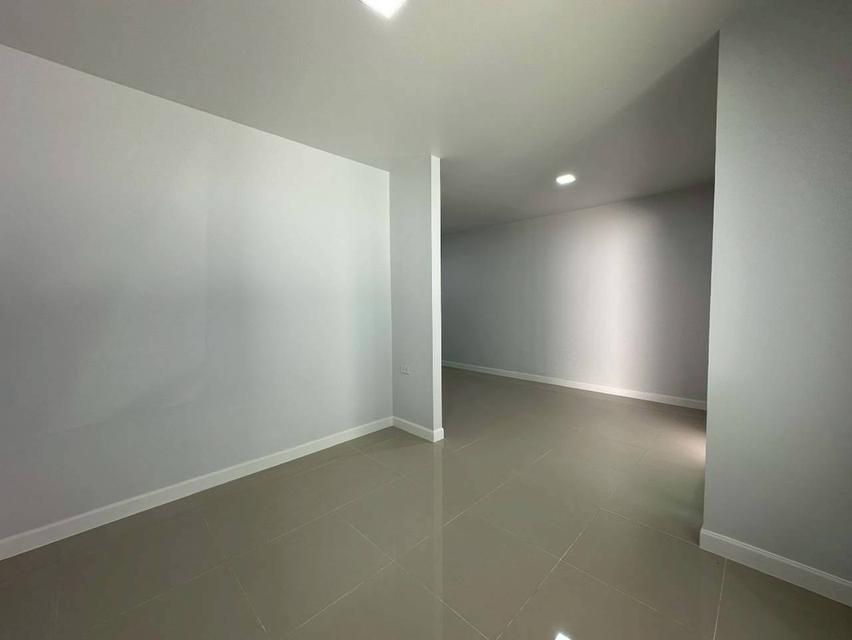 หมู่บ้านเดอะคัลเลอร์ส รังสิต-คลอง 4 ถนนรังสิต – นครนายก ต.ลาดสวาย อ.ลำลูกกา จ.ปทุมธานี 6