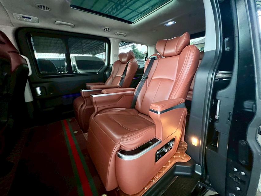 ปี 2022 HYUNDAI STARIA, 2.2 PREMIUM SUNROOF โฉม ปี21-ปัจจุบัน สีดำ เกียร์ออโต้ ดีเซล ตัวท๊อปสุด 12