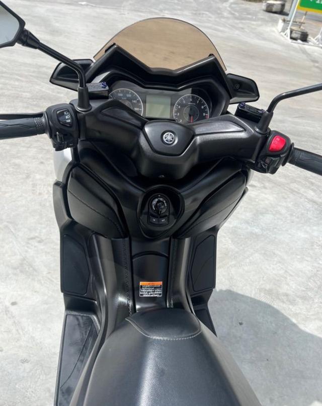 มอเตอร์ไซค์ Yamaha XMAX สีเทาดำ 3