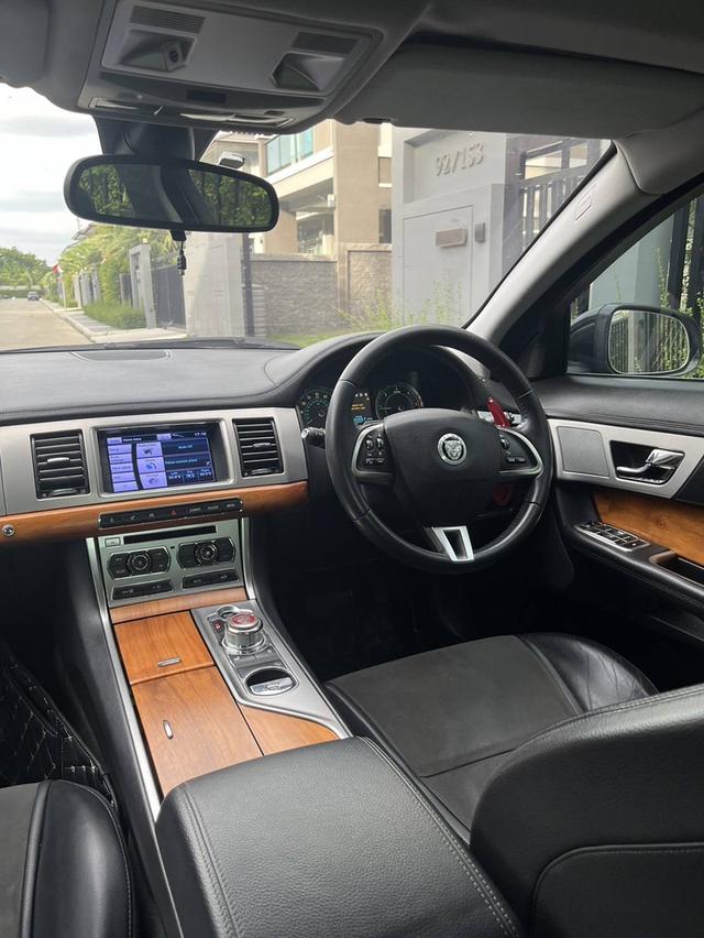 Jaguar สีดำ Xf 2.2 ปี 2012 14