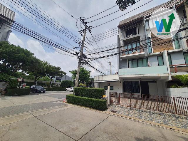 ขายถูก ทาวน์โฮม 4 ชั้น หลังมุม ติดถนนสุขุมวิท 77 เหมาะสำหรับทำออฟฟิศ สำนักงาน ใกล้ Airport Link หัวหมาก 1