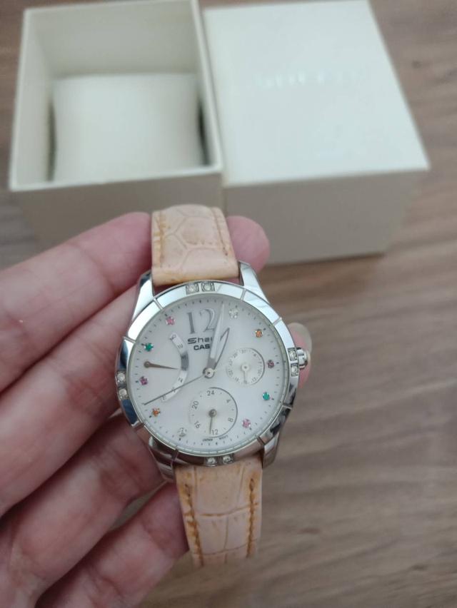 นาฬิกา Sheen (Casio) ของแท้100% พร้อมกล่องสายหนังแท้ สีชมพูอ่อนสายล็อคแบบ Swiss บีบด้านข้าง มือสอง สภาพตามการใช้งาน