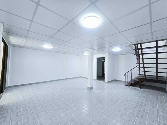 ประชาราษฏร์บำเพ็ญ 11-18 MRT ห้วยขวาง 500ม.ตลาดสดห้วยขวาง 1.4 กม.ทาวน์เฮ้าส์ 2 ชั้น รีโนเวทใหม่ แหล่งช้อปปิ้ง หาของกินง่า 5