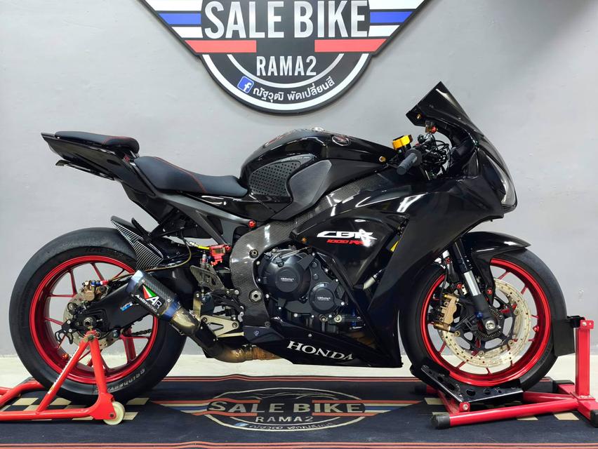 HONDA CBR1000RR ปี 2015 ABS  ตัวพันCC แต่งจบๆ ในราคาเร้าใจ