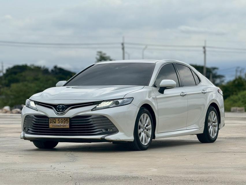 Toyota Camry 2.5 HV Hybrid Premium ปี 2019 สีขาว
