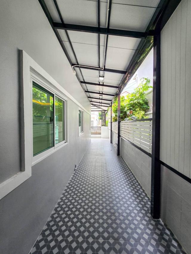 หมู่บ้านบุรีรมย์ คู้บอน 41บ้านแฝด รีโนเวทเนื้อที่ 37 ตร.ว.ทำเลคนตามหา 14