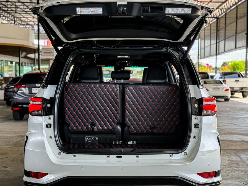2022 TOYOTA FORTUNER, 2.4 LEGENDER BLACK TOP 2WD 12