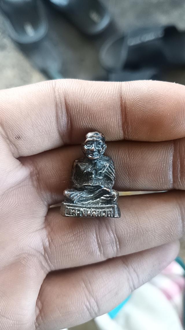 หลวงปู่ทวดองค์ลอย วัดช้างไห้