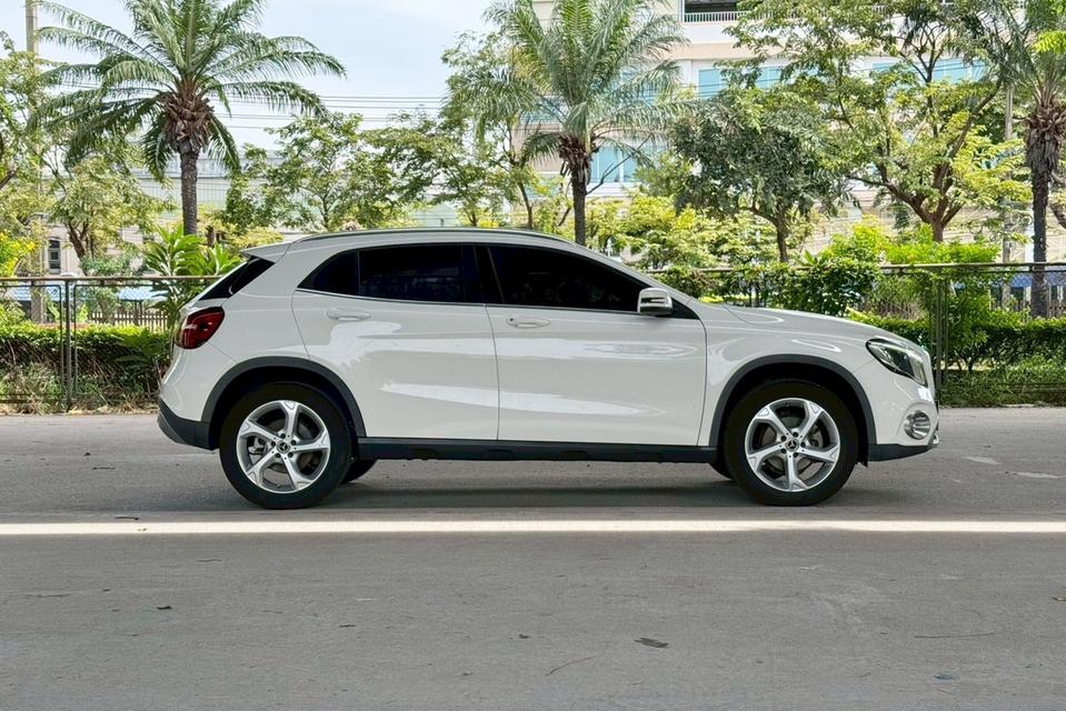 Mercedes-Benz GLA200 1.6 W156 Urban SUV AT ปี 2019 4