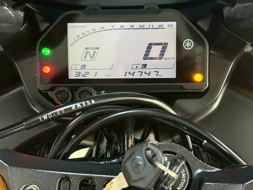 Yamaha R3 8