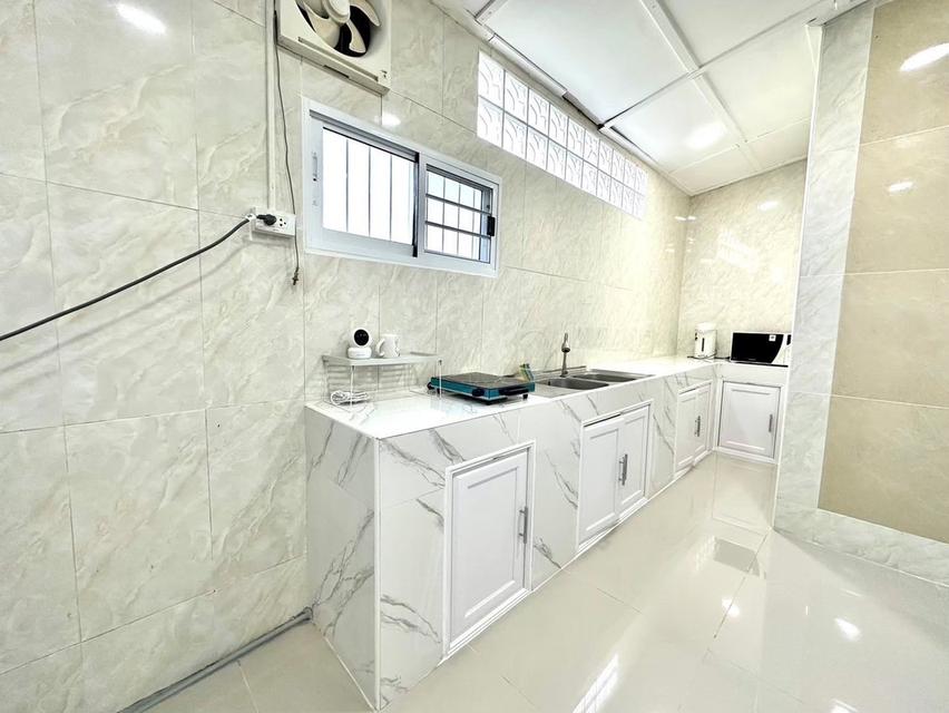 ให้เช่า - บ้านเดี่ยว รีโนเวทใหม่ทั้งหลัง ปากซอยถนนคุ้มเกล้า 39 ใกล้นิคมลาดกระบัง และสนามบินสุวรรณภูมิ 14