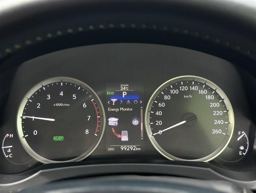 LEXUS IS 300h (2015) 13