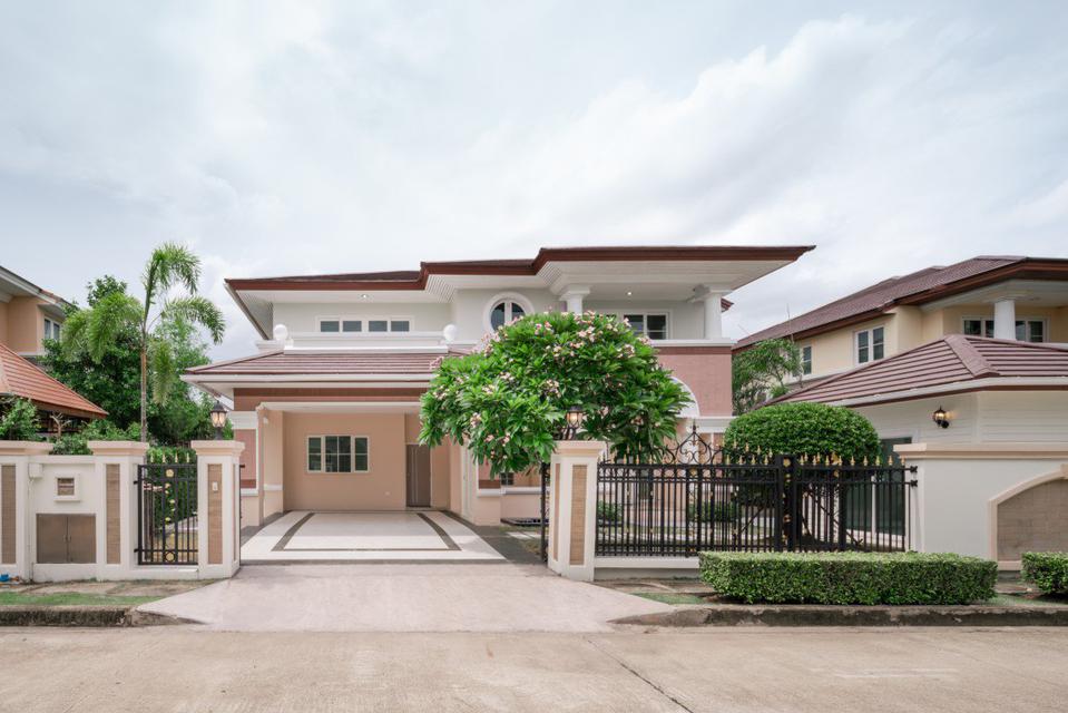 รูป ขายด่วนบ้านหลังใหญ่ในหมู่บ้านลดาวัลย์พุทธมณฑลสาย2 รีโนเวทใหม่ สวยพร้อมอยู่ เจ้าของขายเอง