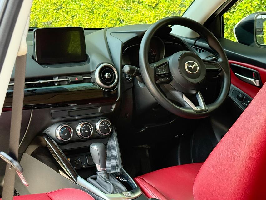 2022 MAZDA 2 1.3 C รถมือเดียวออกป้ายแดง สภาพเหมือนรถใหม่ รถวิ่งน้อย เข้าศูนย์ทุกระยะ ไม่เคยมีอุบัติเหตุครับ 12