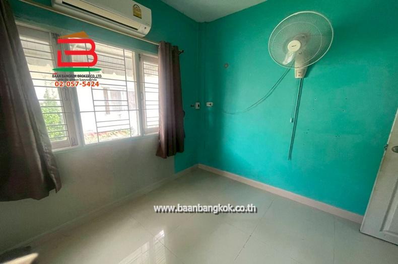 ทาวน์เฮาส์ หมู่บ้าน วรารักษ์ รังสิต คลอง 3 เนื้อที่ 20.5 ตรว. ถนนรังสิต-นครนายก ต.คลองสาม อ.คลองหลวง จ.ปทุมธานี 10