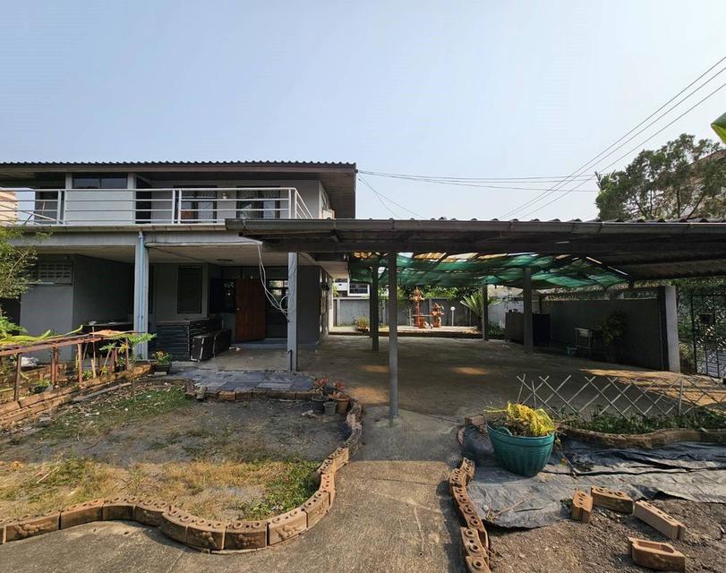 บ้านสวน 2 ชั้นกลางเมือง บรรยากาศร่มรื่น เป็นส่วนตัว ใกล้รถไฟฟ้า เหมาะสำหรับอยู่อาศัย ทำคาเฟ่ หรือเปิดร้านอาหาร ใกล้เซ็นทรัลลาดพร้าว 1