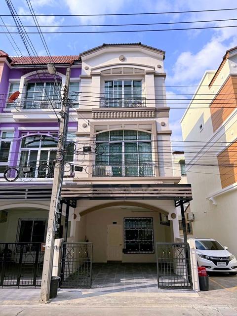 ให้เช่าทาวน์โฮม 3 ชั้น หลังมุม 26ตร.วา. 306ตร.ม. MRTโชคชัย4 1.26กม. เฟอร์นิเจอร์ Built-in ทั้งหลัง รร.นานาชาติโอ๊คเบอรี  1