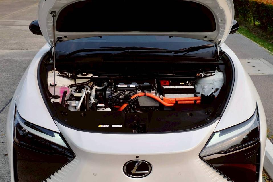 Lexus RZ450e Premium ปี 2024 รถหรูสภาพใหม่ ถูกกว่าป้ายแดงเป็นล้าน รูปที่ 5