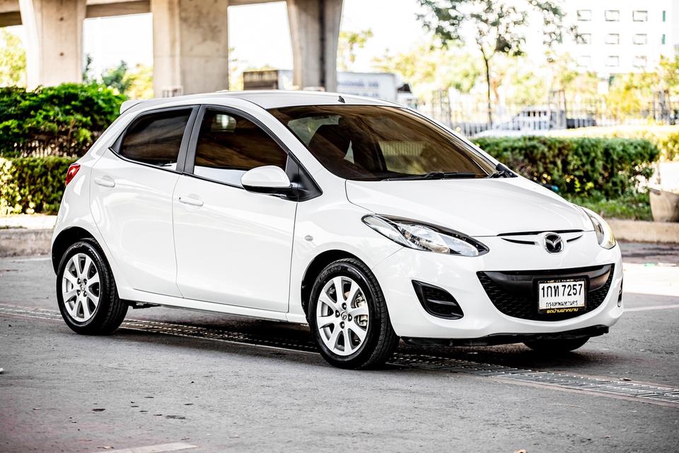 Mazda2 1.5 Groove Sport สีขาว ปี 2012  7