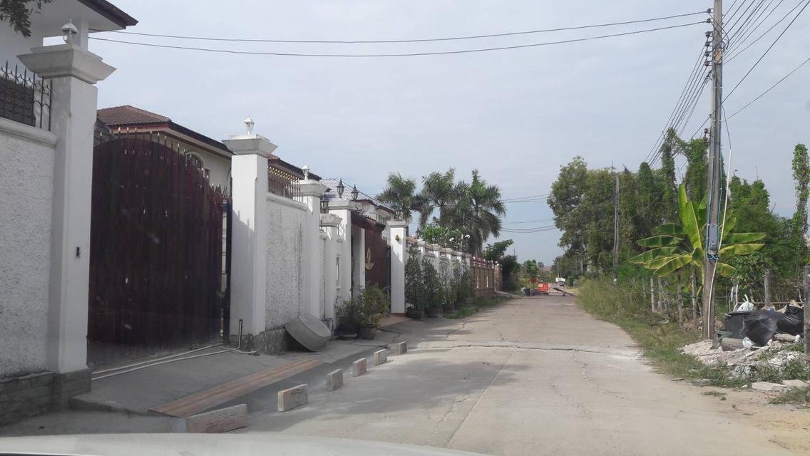 ที่ดิน ทรงสวย ขนาดพอดี สร้างบ้าน อาคารสำนักงาน อยู่ถนนเพิ่มสิน เข้าซอยแค่ 250 เมตร